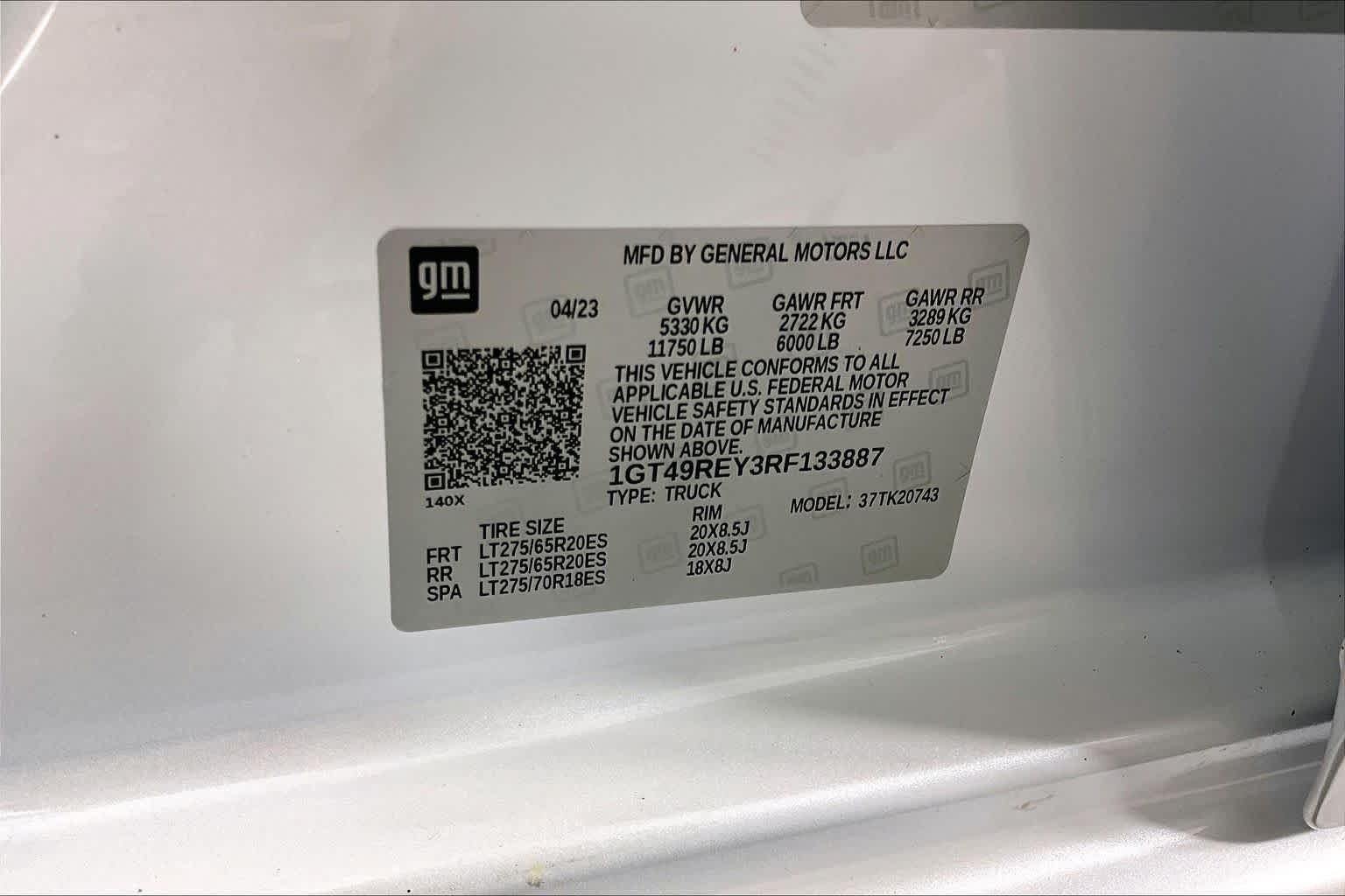 Used 2024 White Frost Tricoat GMC Denali image 33