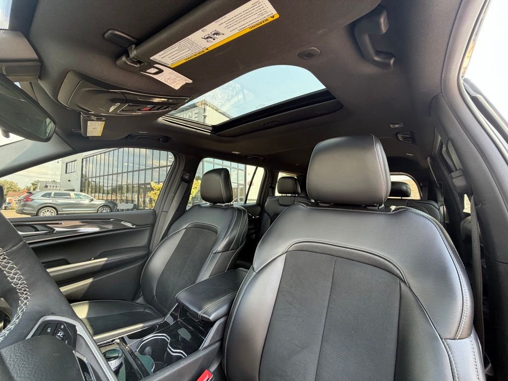 Used 2023 Gray Jeep Altitude image 9