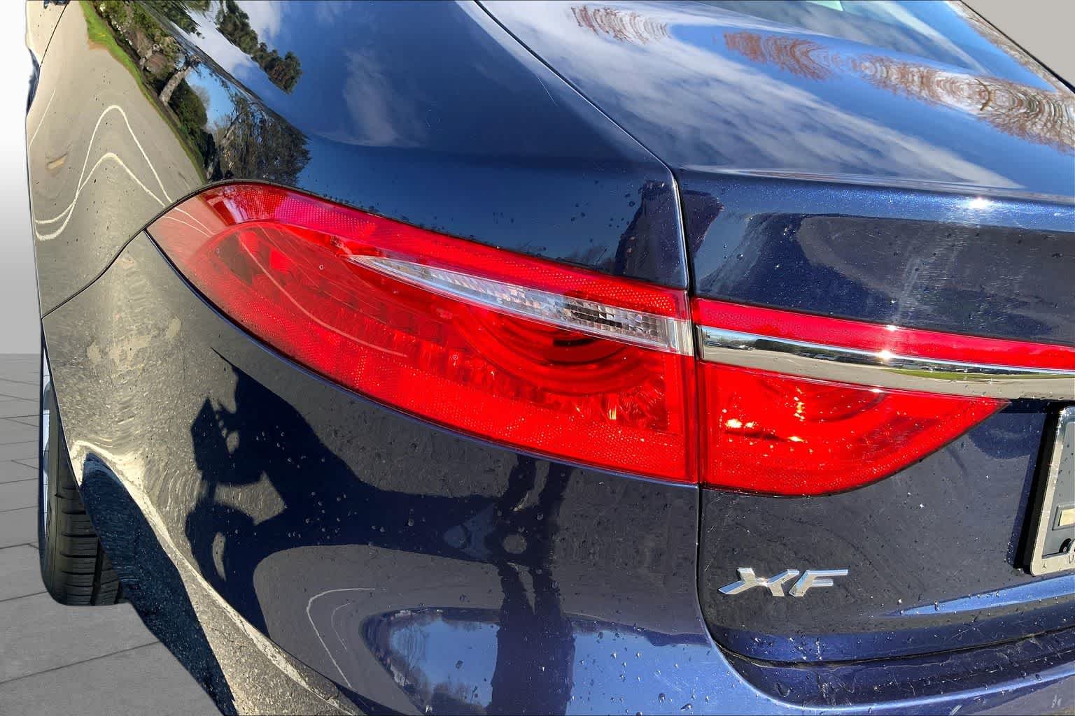 Used 2018 Loire Blue Metallic Jaguar 35t Prestige image 28