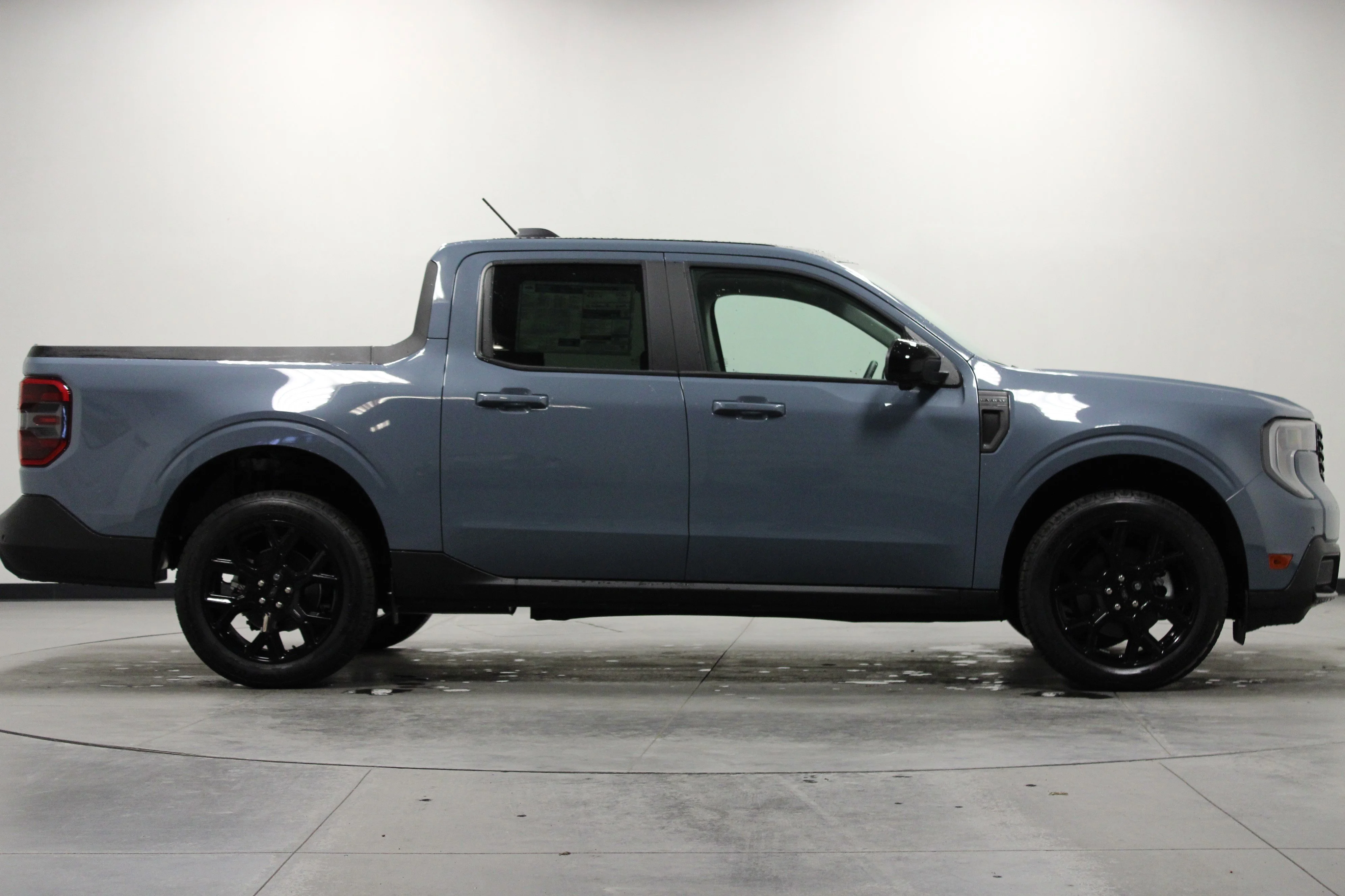 New 2025 Azure Gray Metallic Tri-Coat Ford Lariat® image 3