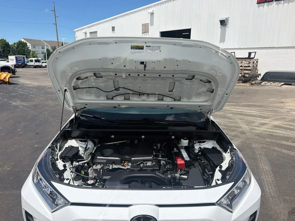 Used 2019 White Toyota XLE image 32