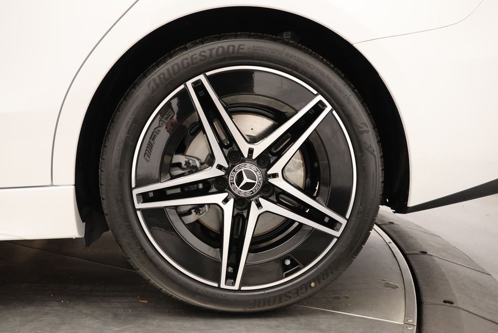 New 2026 MANUFAKTUR Moonlight White Metallic Mercedes-Benz C 300 image 12
