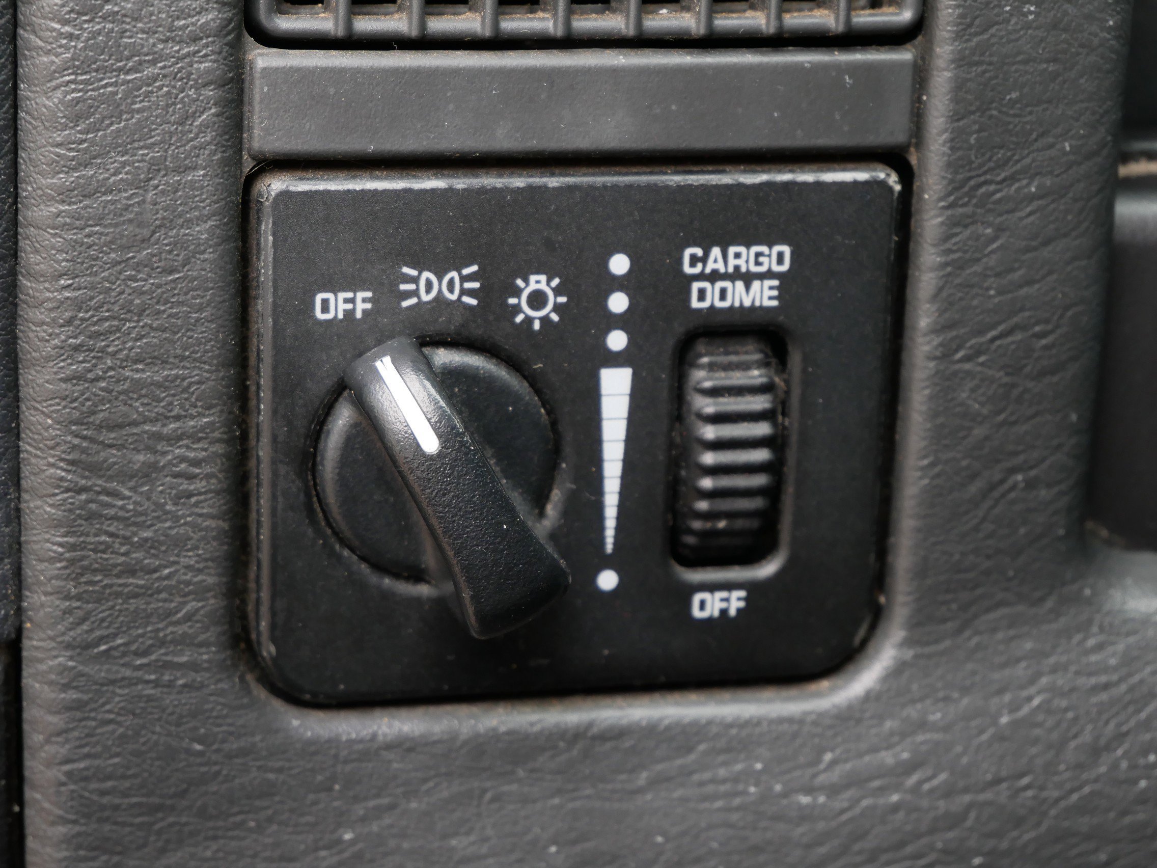 Used 2005 Blue Dodge  image 12
