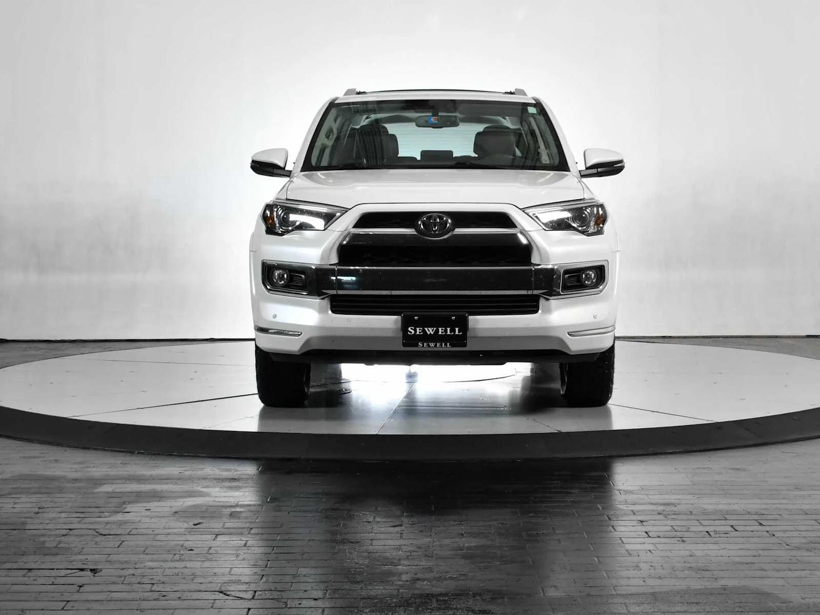 Used 2016 Blizzard Pearl Toyota Limited image 9