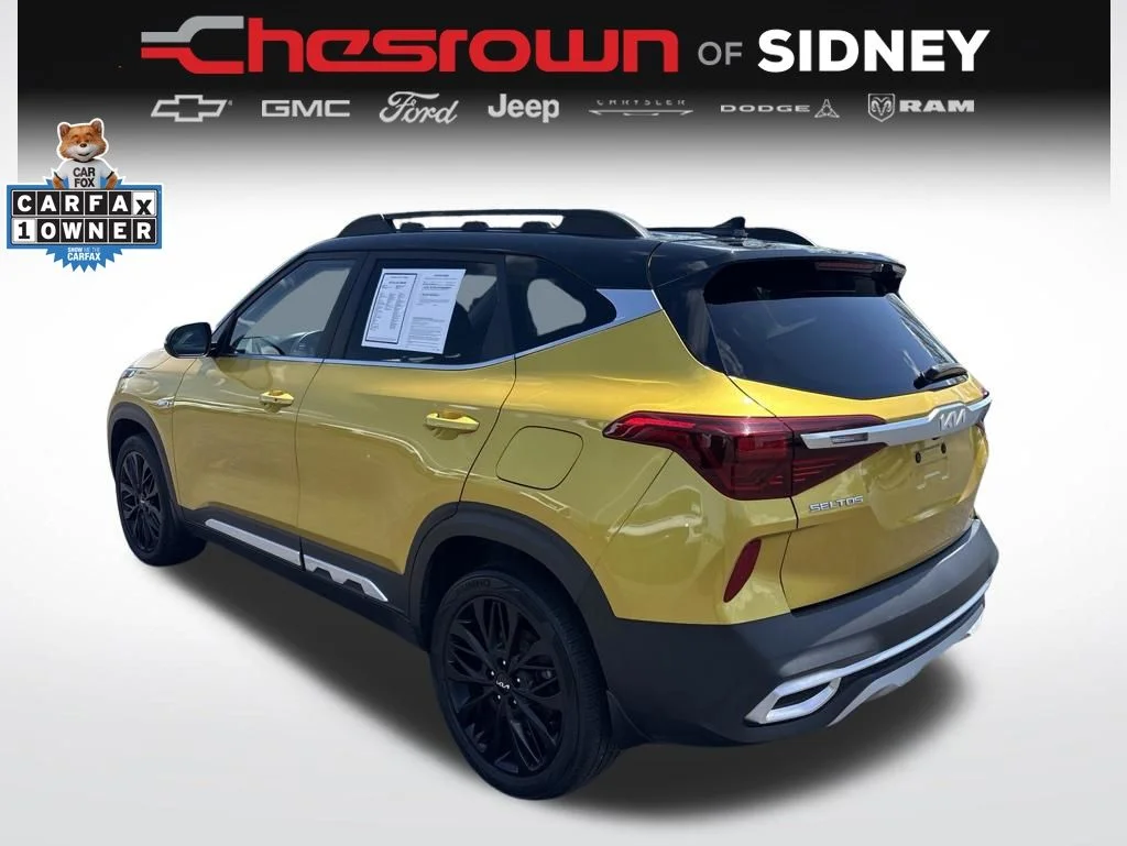 Used 2022 Yellow Kia Nightfall image 3