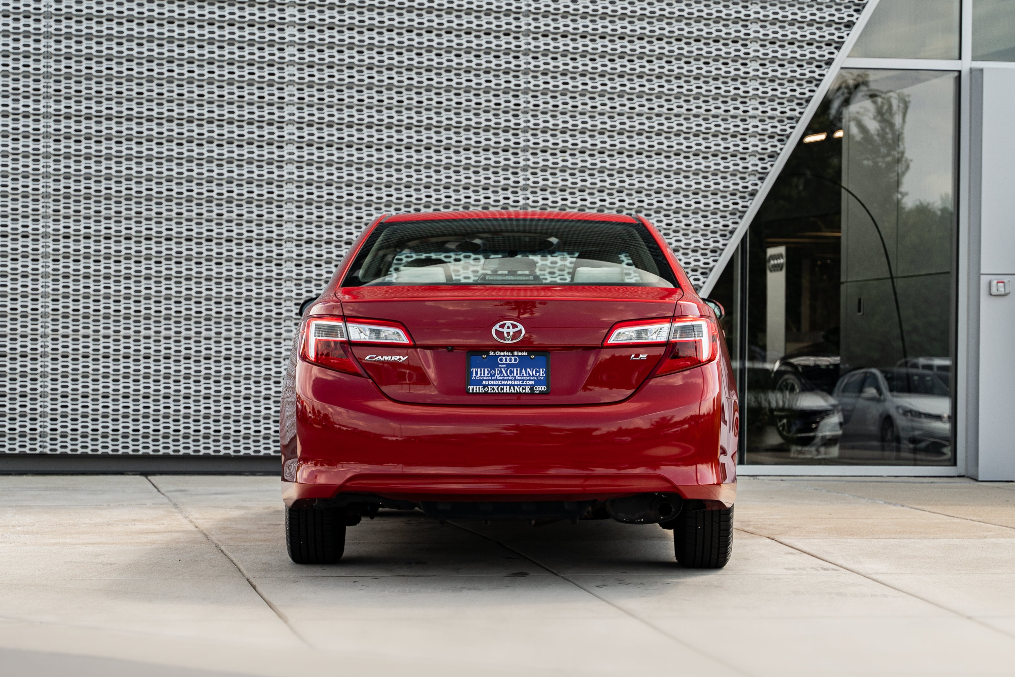 Used 2014 Barcelona Red Metallic Toyota LE image 24