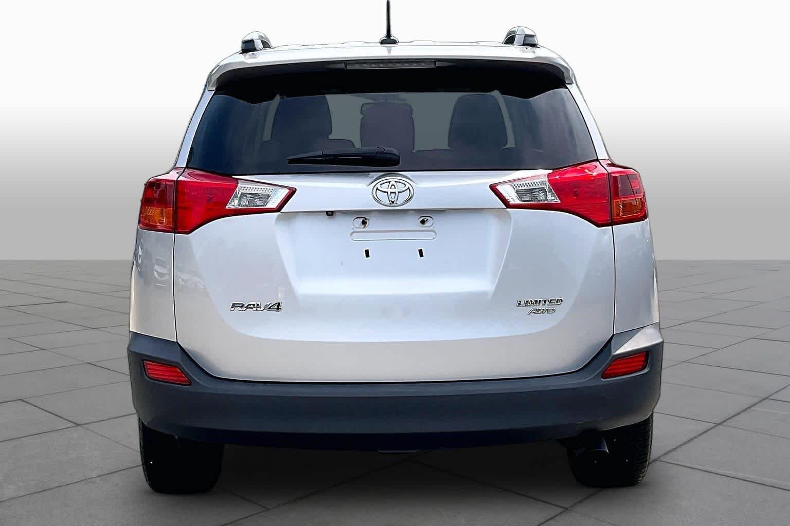 Used 2015 Classic Silver Metallic Toyota Limited image 5