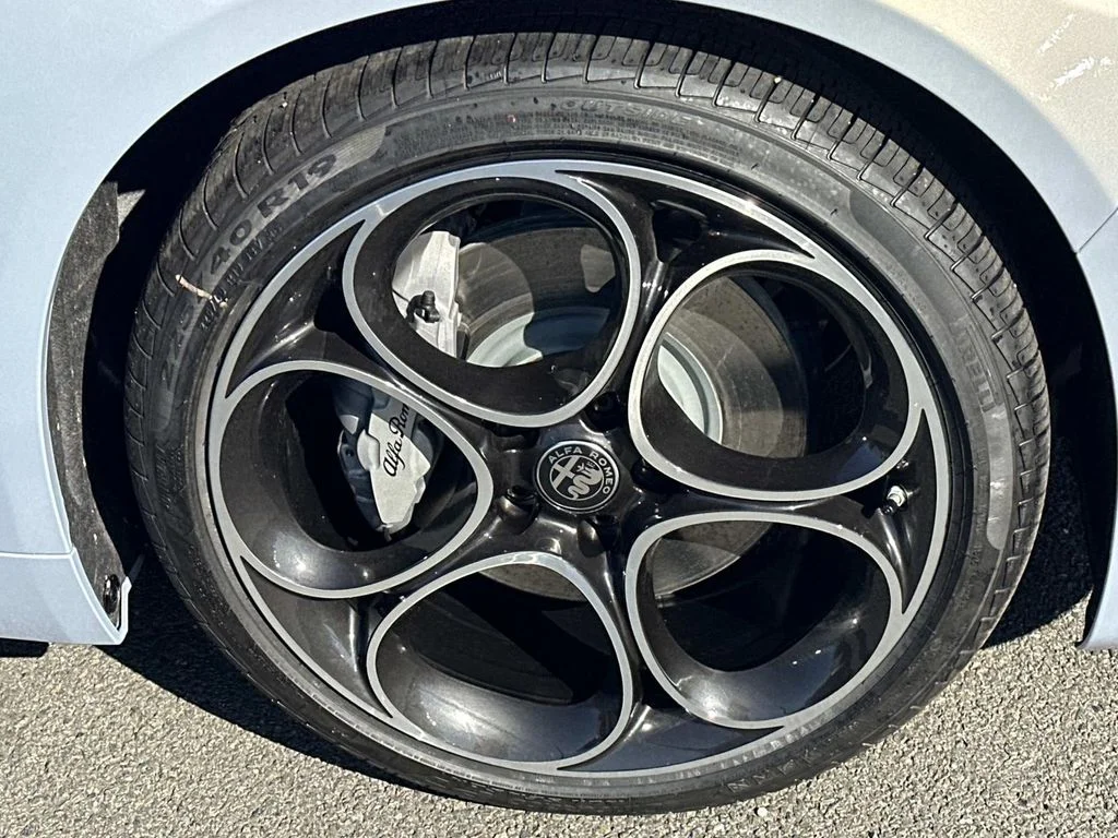New 2026 Moonlight Gray Metallic Exterior Paint Alfa Romeo Base image 12