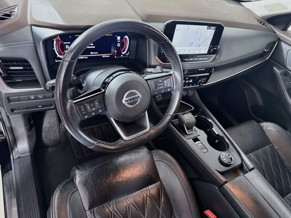 Used 2021 Super Black Nissan Platinum image 10