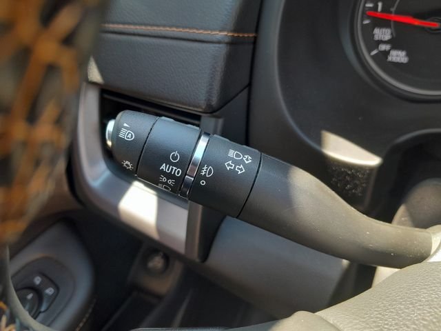 Used 2024 White GMC AT4 image 15