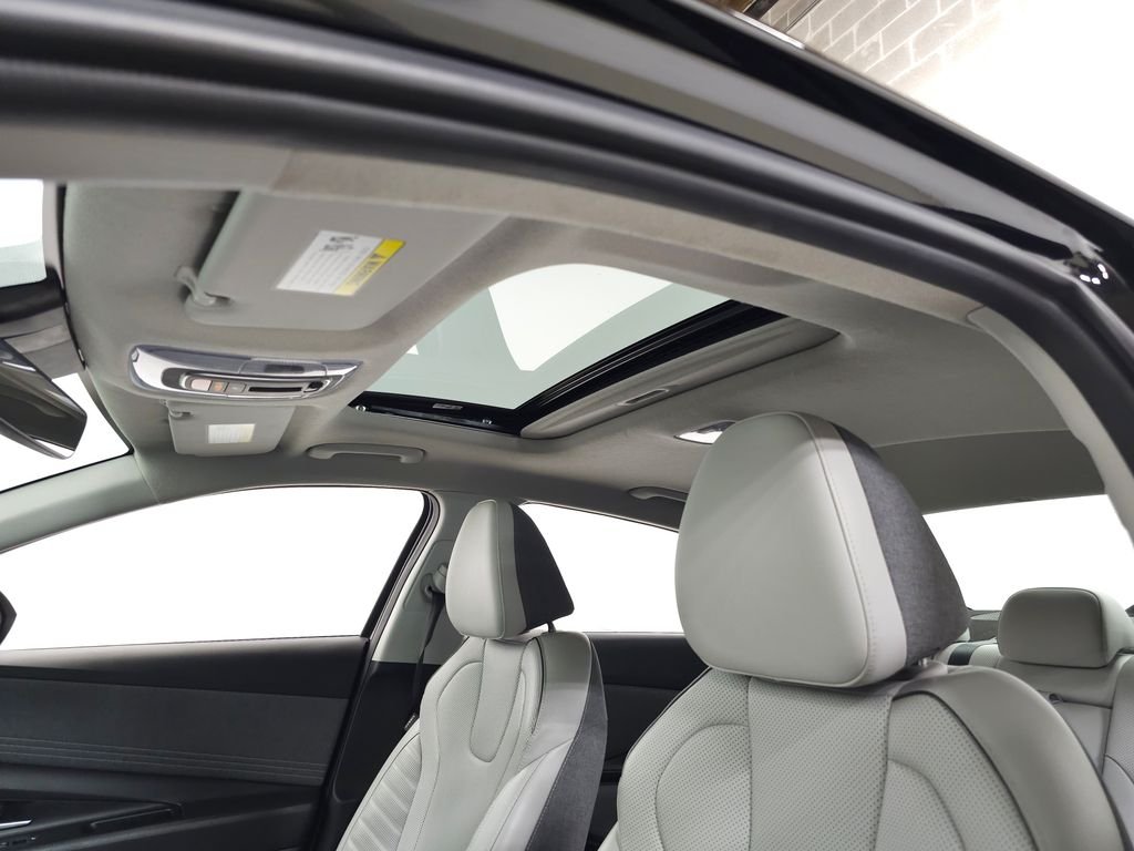 2024 Hyundai Elantra Limited - Photo 18