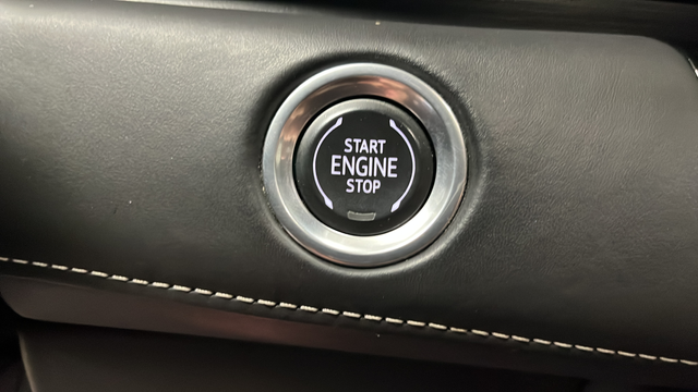 Used 2021 Crystal White Tricoat Cadillac Sport Platinum image 21