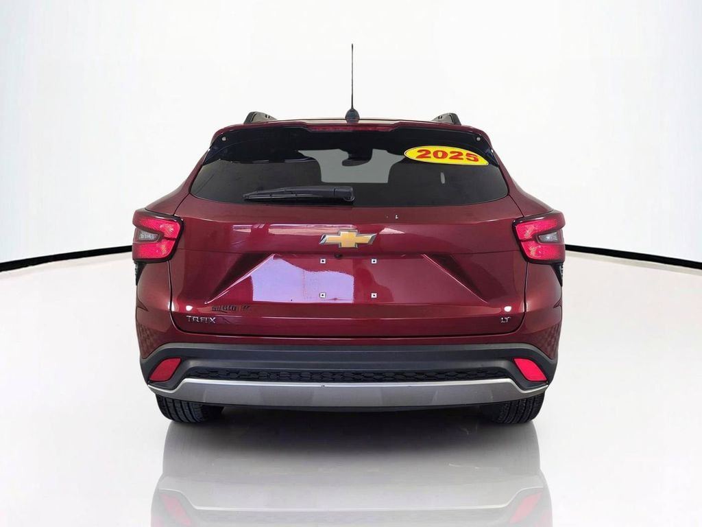 2025 Chevrolet Trax LT - Photo 6