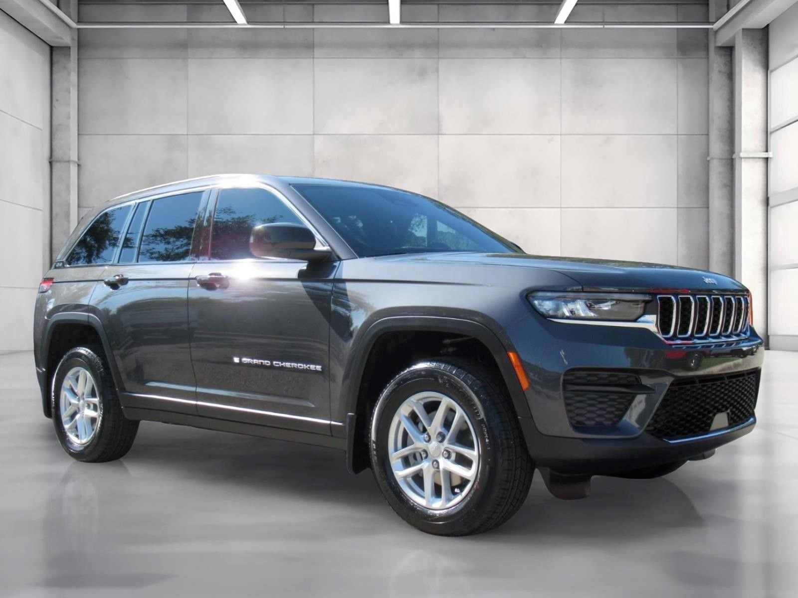 New 2026 Baltic Gray Metallic Clear-Coat Exterior Paint Jeep Laredo image 1