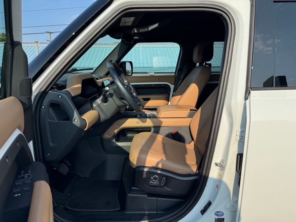 Used 2025 Fuji White Land Rover S image 6