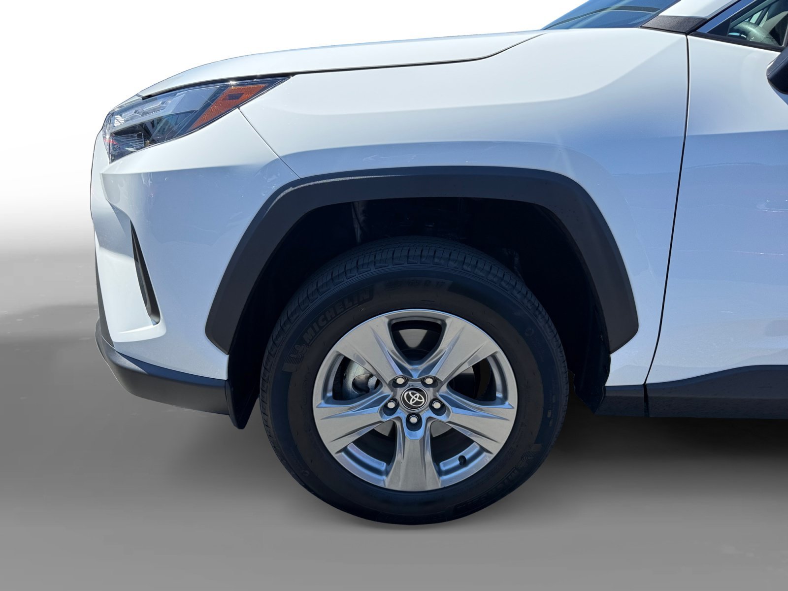 Used 2025 Ice Toyota XLE image 9
