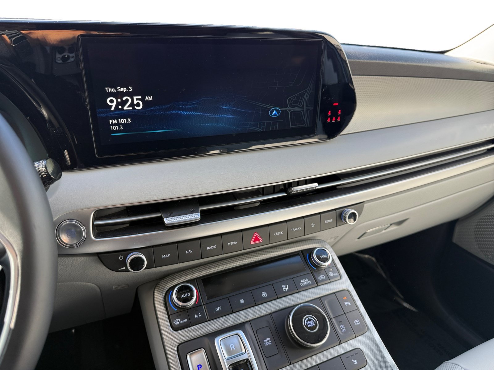 Used 2025 Graphite Hyundai SEL image 12