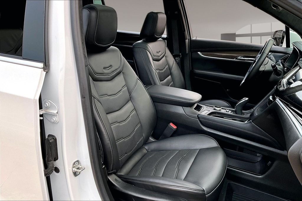 Used 2025 White Cadillac Premium Luxury image 7