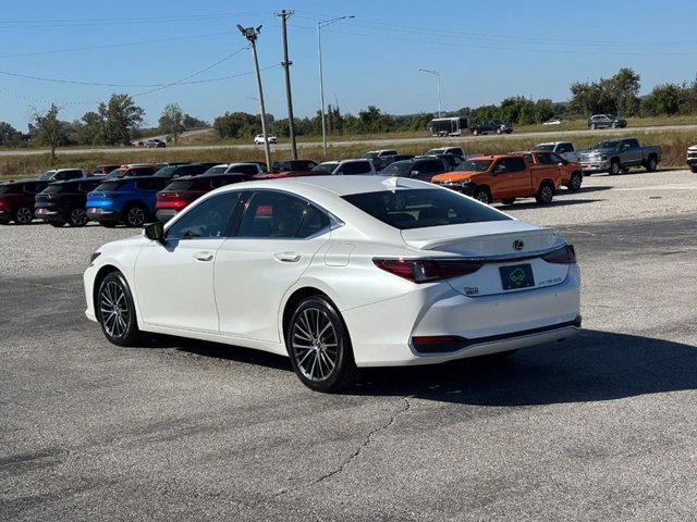 Used 2023 White Lexus ES 250 image 3