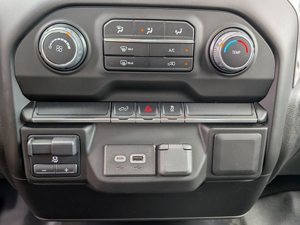 Used 2022 White Chevrolet Custom image 17