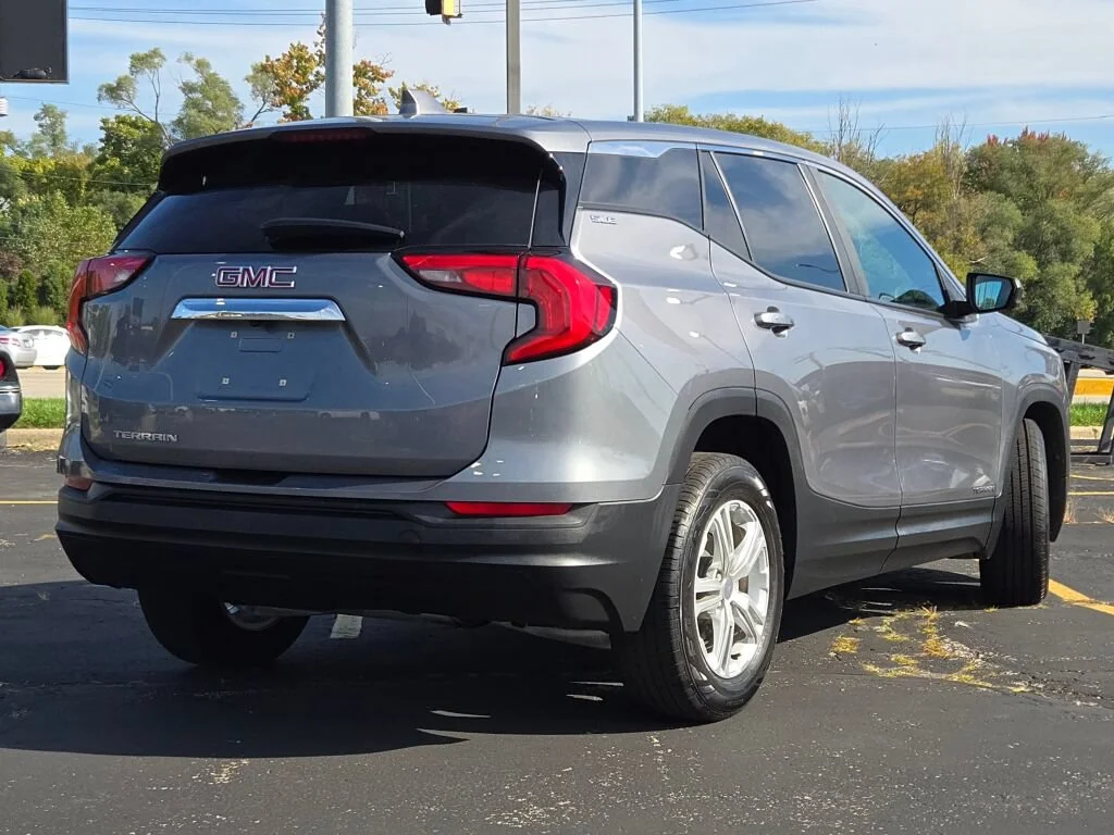 Used 2021 Gray GMC SLE image 10