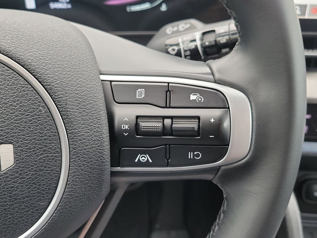 Used 2023 White Kia X-Line image 28