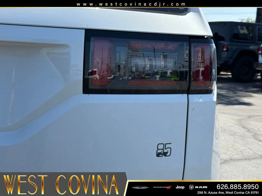New 2026 Bright White Clear-Coat Exterior Paint Jeep  image 15