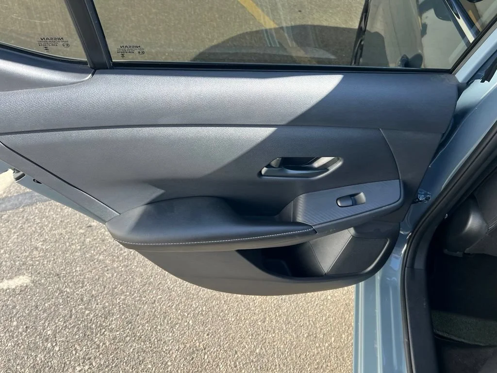 Used 2025  Nissan SV image 19