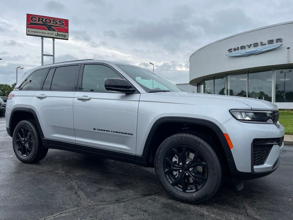 New 2026 Silver Zynith Exterior Paint Jeep Laredo Altitude image 46