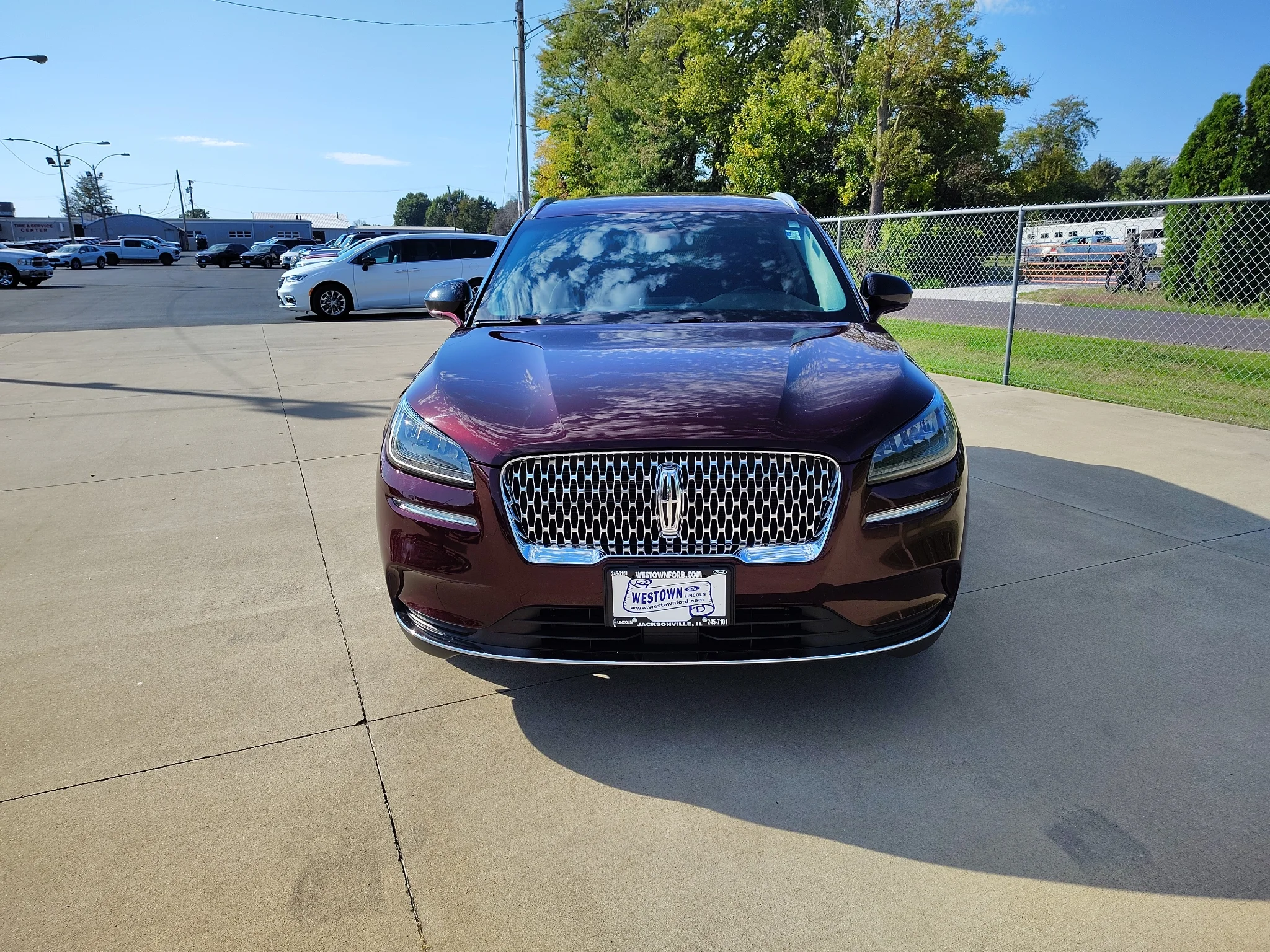 Used 2020 Burgundy Velvet Lincoln  image 2