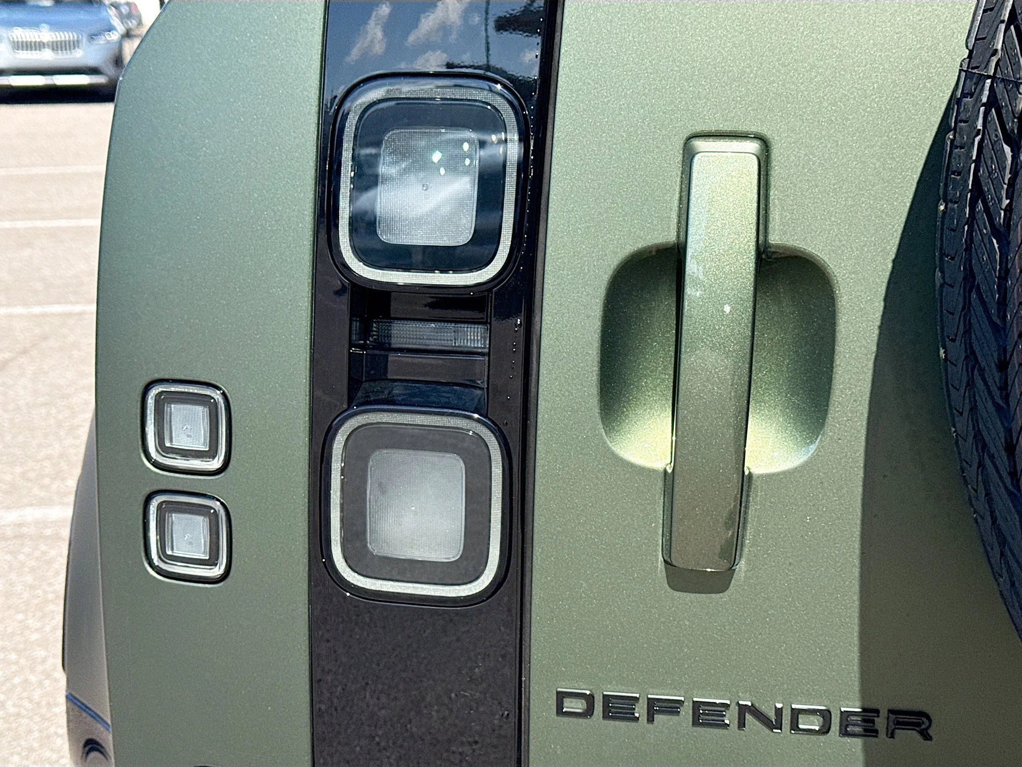 New 2026 Woolstone Green Metallic Land Rover X-Dynamic SE image 10