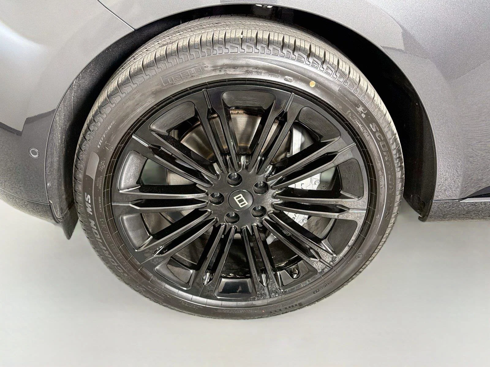 New 2027 Carpathian Grey Land Rover SE image 29