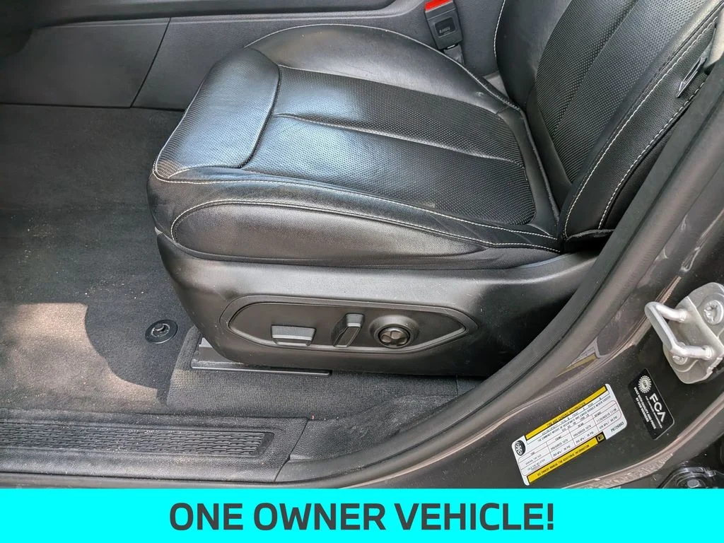 Used 2023 Gray Jeep Limited image 18