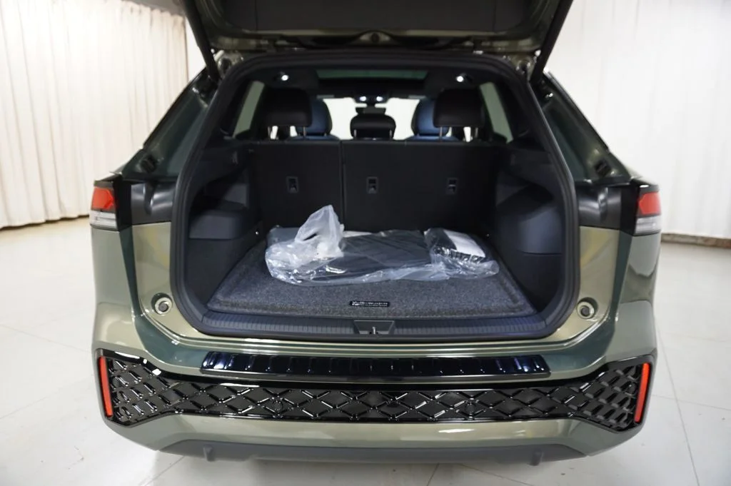 New 2026 Avocado Green w/Deep Black Roof Volkswagen 2.0T SE R-Line Black image 27