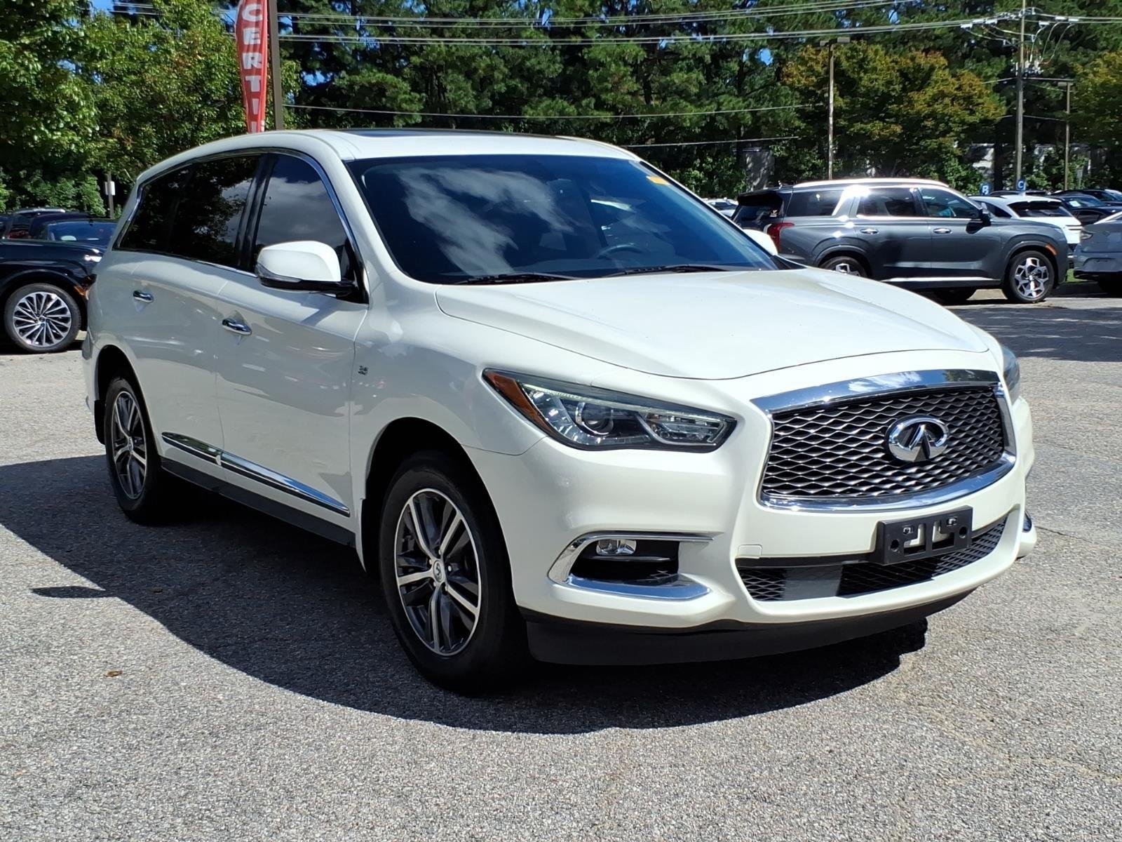 Used 2017 Majestic White INFINITI  image 5