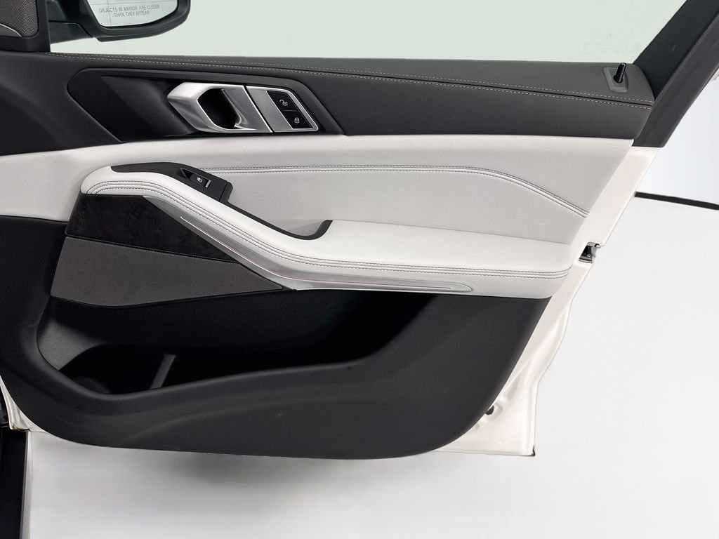 2026 BMW X5 50e - Photo 24