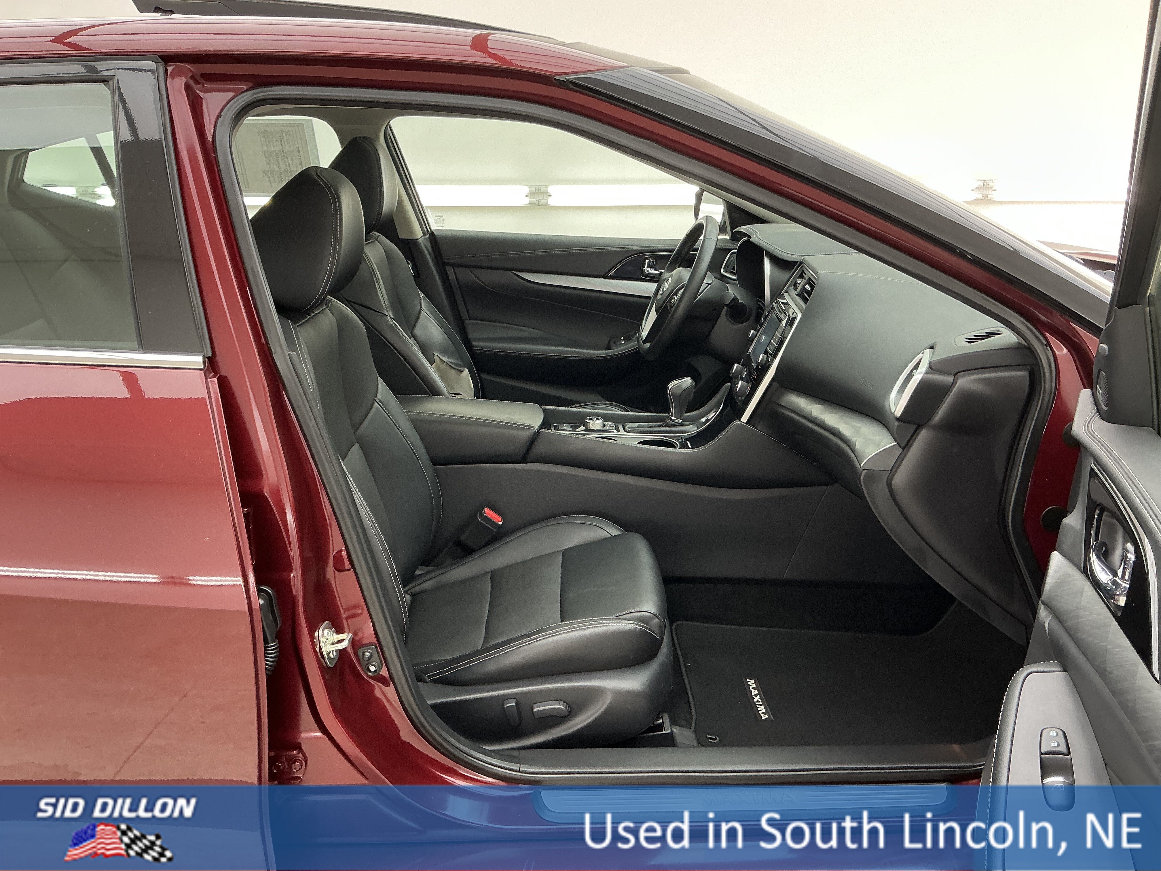 Used 2017 Coulis Red Nissan SL image 26