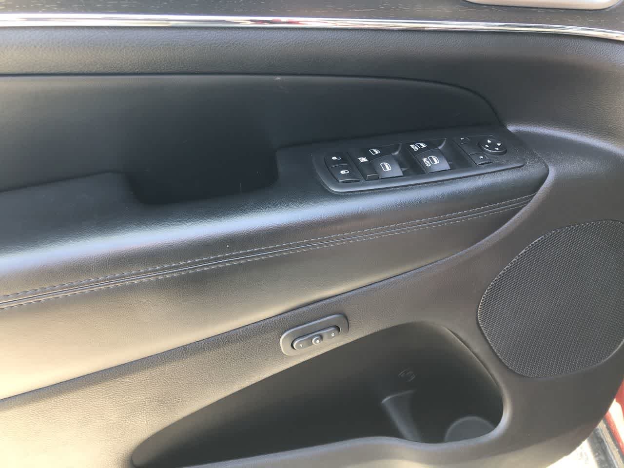 Used 2018 Velvet Red Pearlcoat Jeep Limited image 12