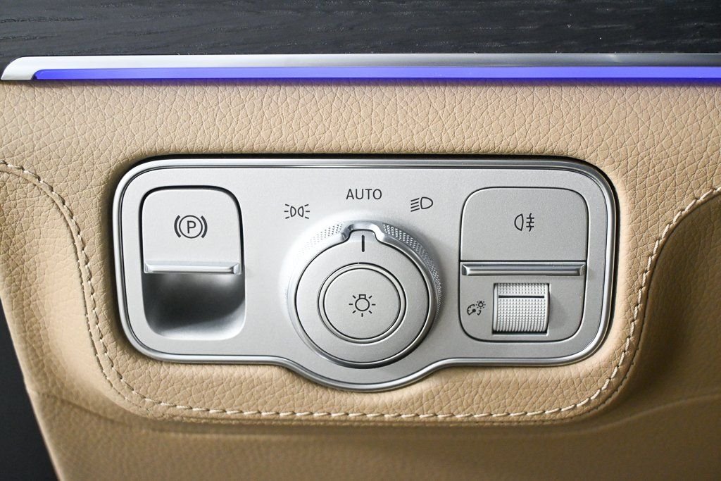 New 2026 Polar White Mercedes-Benz GLS 580 image 9