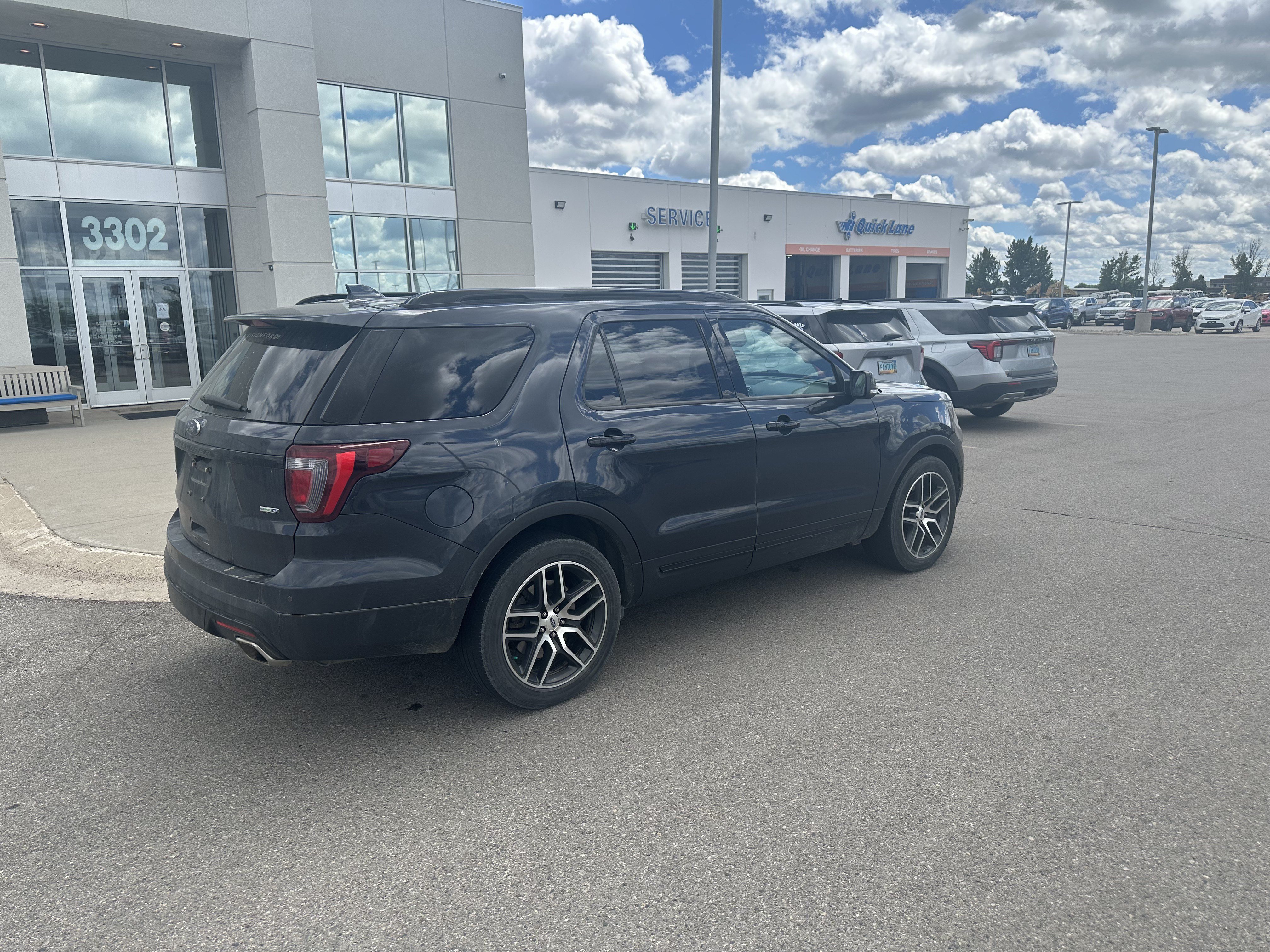 Used 2017 Smoked Quartz Metallic Tinted Clearcoat Ford Sport image 4