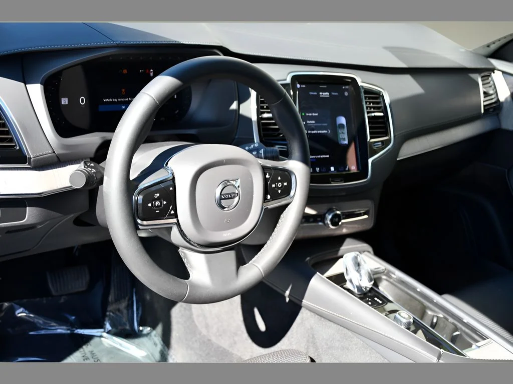 Used 2023 Onyx Black Metallic Volvo Ultimate image 13