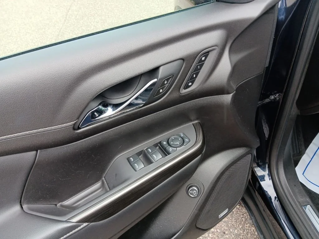 Used 2021 Midnight Blue Metallic GMC SLT image 16