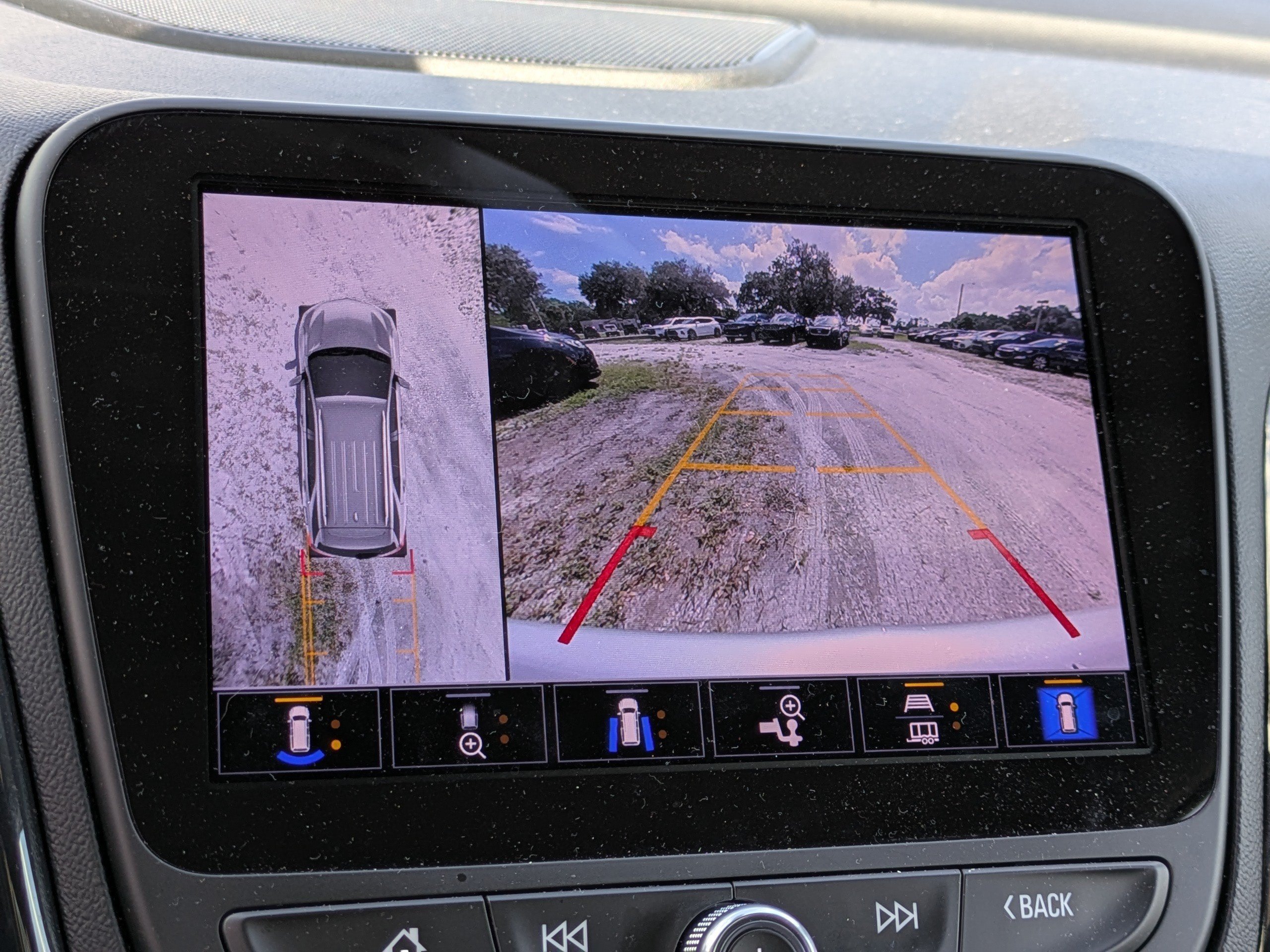 Used 2022 Silver Ice Metallic Chevrolet RS image 27