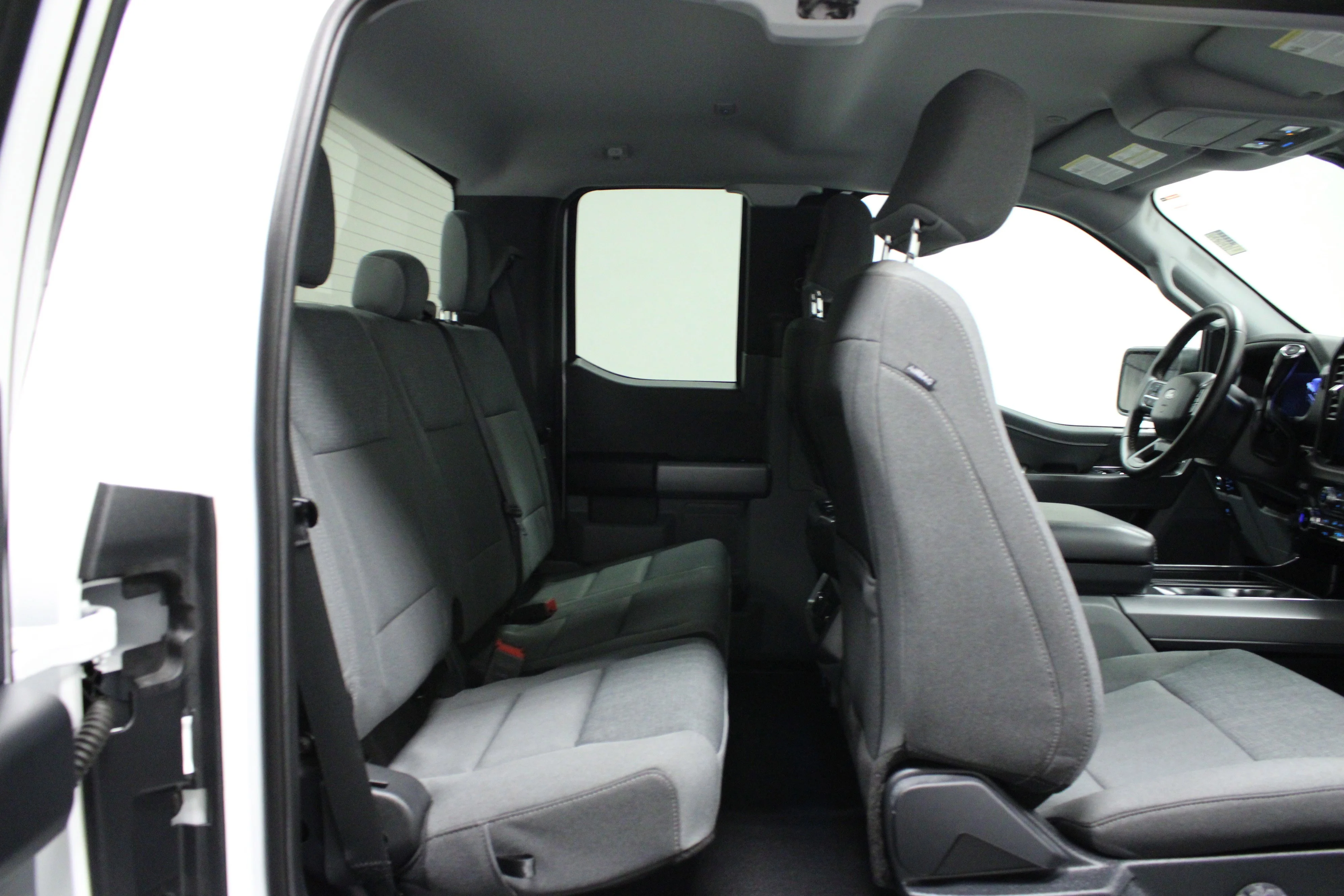 Used 2025 Oxford White Ford XLT image 15