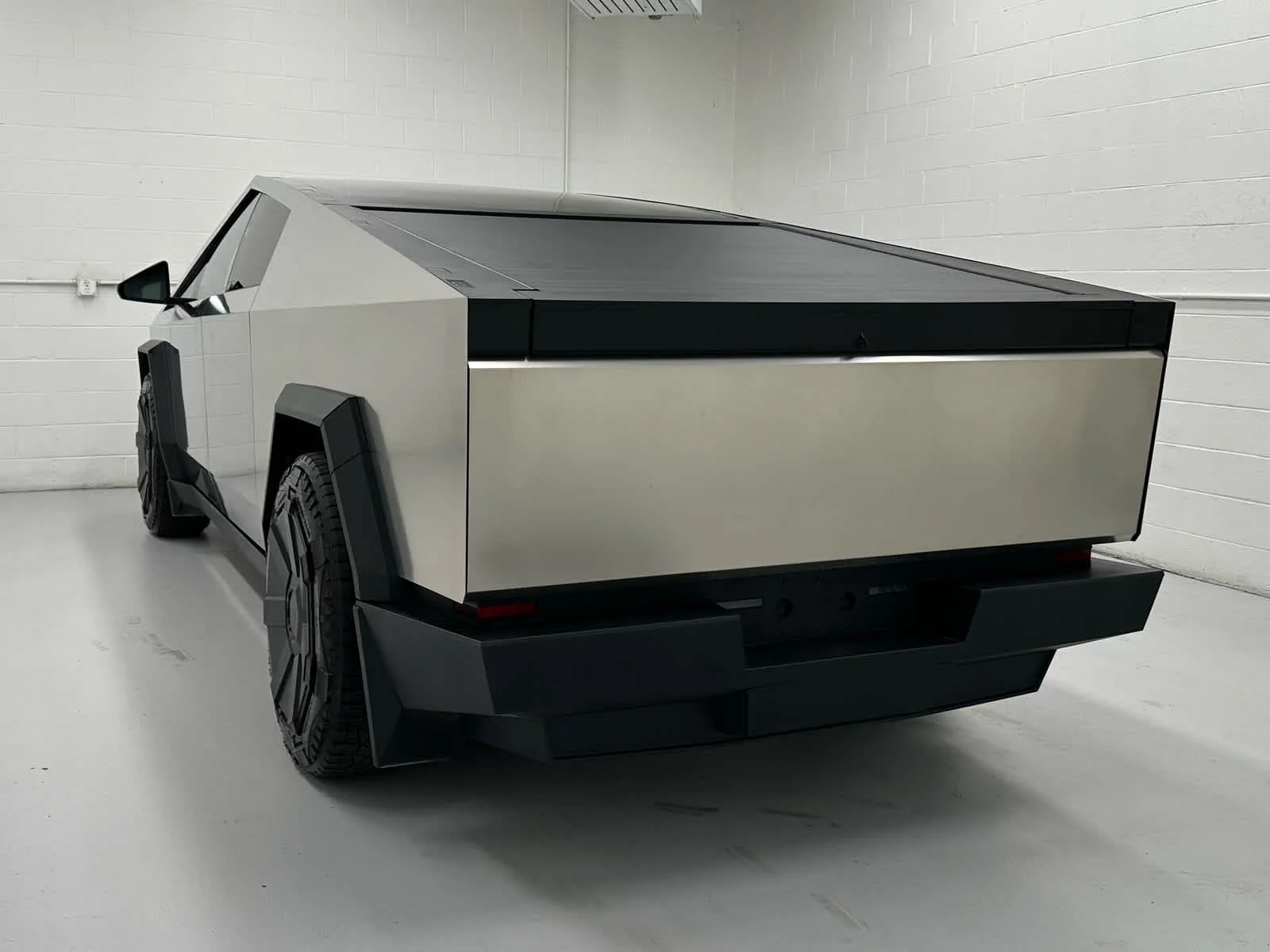 2024 Tesla Cybertruck Base - Photo 8