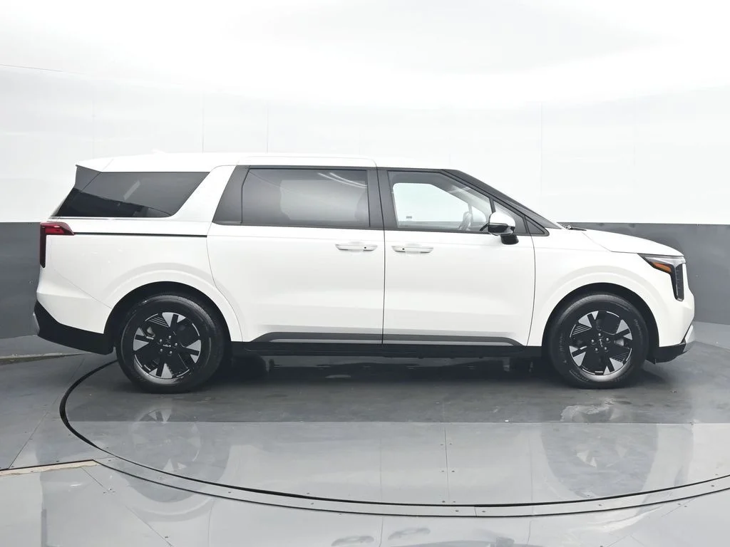 Used 2026 White Kia LXS image 7
