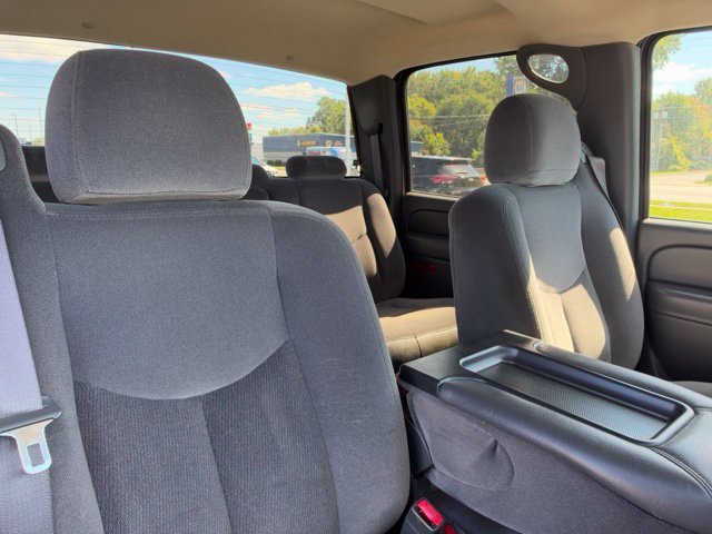 Used 2004 Beige GMC SLE image 8