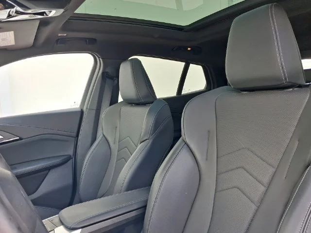 Used 2024 Gray BMW xDrive28i image 12
