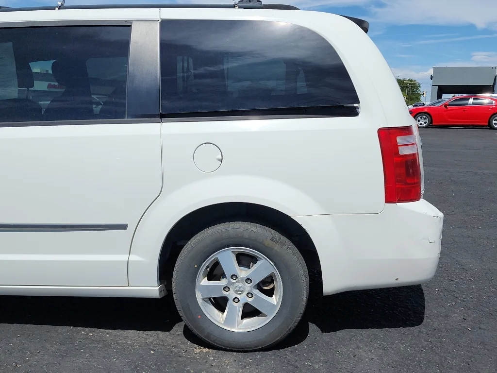 Used 2010 Stone White Clearcoat Dodge SXT image 16