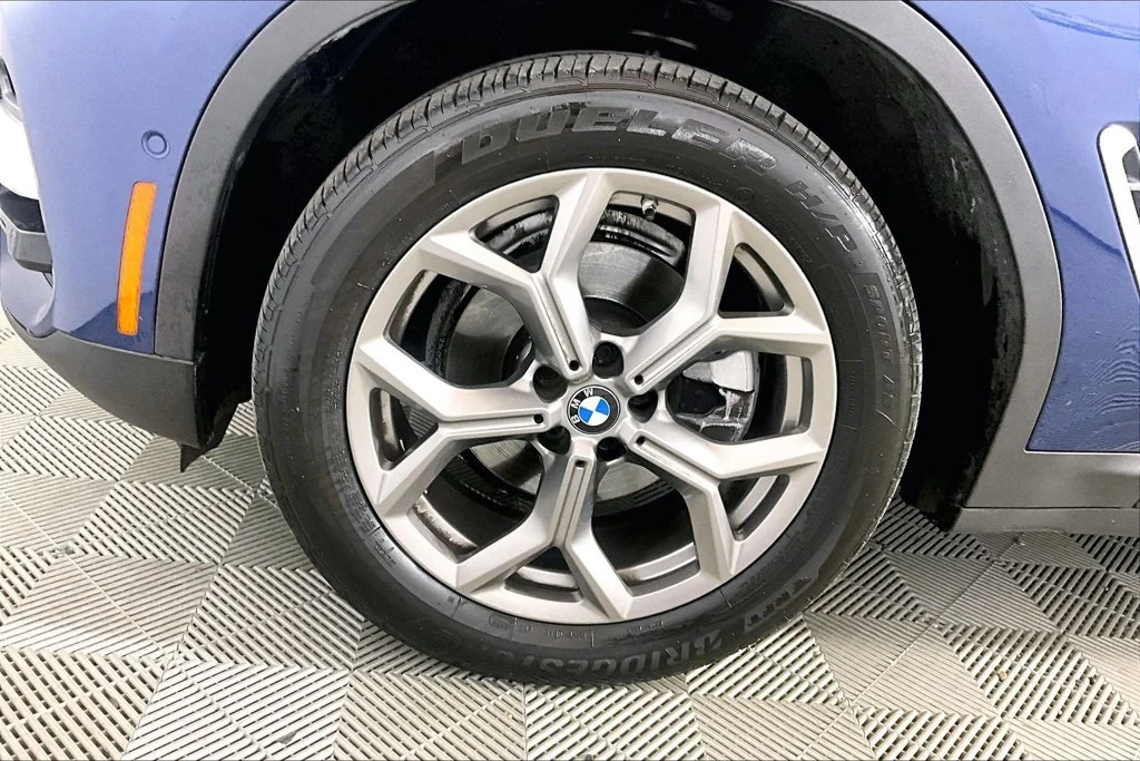 Used 2021 Phytonic Blue Metallic BMW sDrive30i image 7